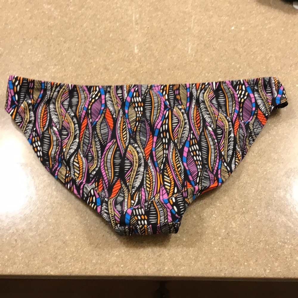 Feather patterned bikini bottom - Picture 3 of 3